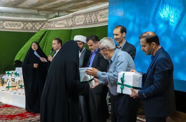 رونمایی از انتشارات «امیرمومنان» در کاشان + عکس