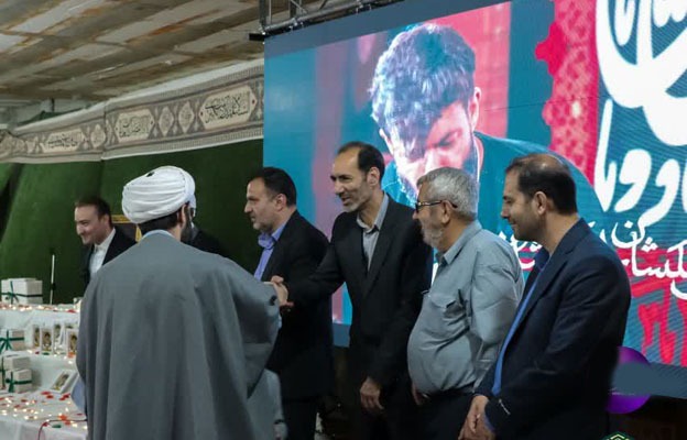 رونمایی از انتشارات «امیرمومنان» در کاشان + عکس