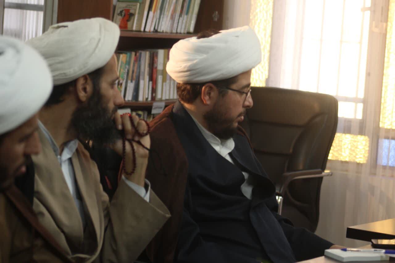 برگزاری نشست تخصصی بازخوانی «تنبیه‌الامّه و تنزیه‌الملّه» در بنیاد تاریخ‌پژوهی قم