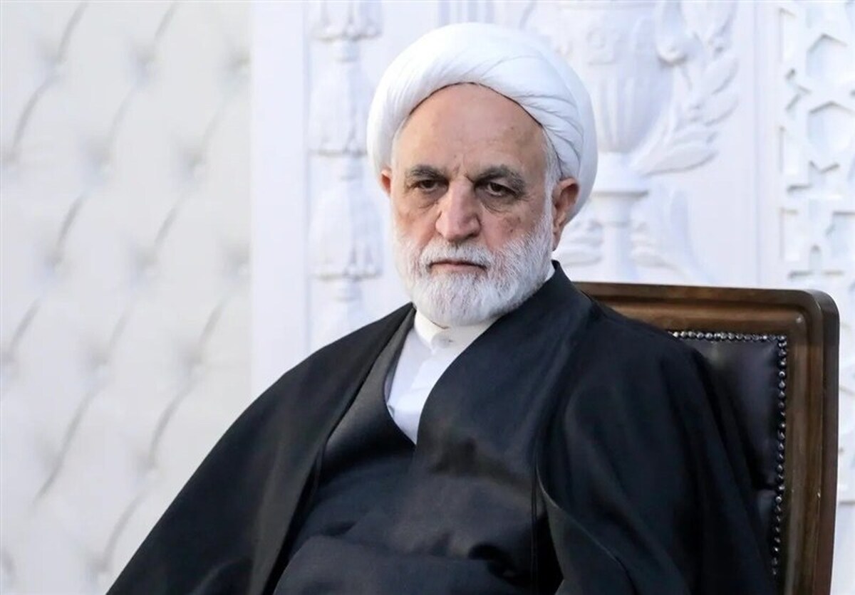 از کسی که آب به آسیاب دشمن می‌ریزد نباید گذشت
