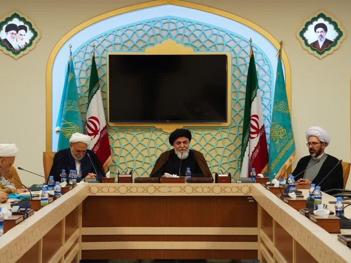 معارف قرآن و نهج‌البلاغه به جوانان غرب برسانید