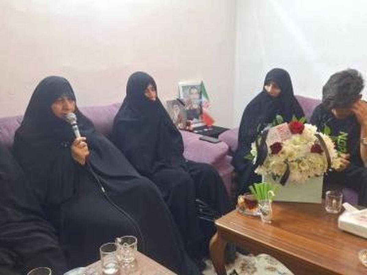 دیدار مدیر جامعه‌الزهرا با خانواده شهید سردار صوفی