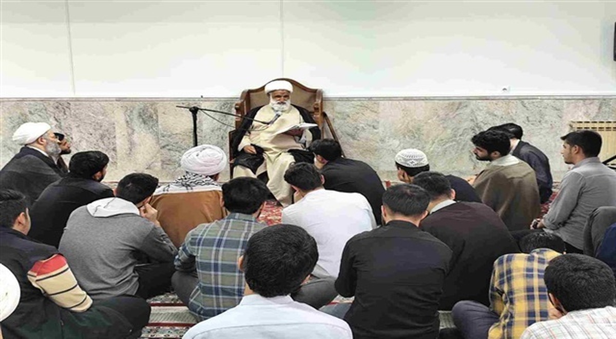 علم سلاح طلبه و هویت او سربازی امام زمان است