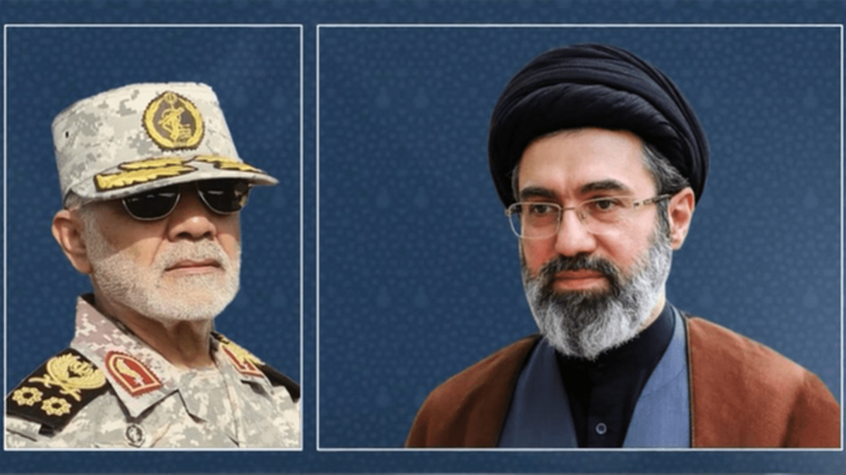ارائه گزارش فرمانده قرارگاه خاتم‌‎الانبیا به فرمانده کل قوا