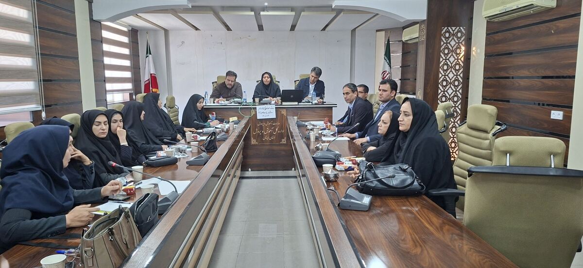 نقش آفرینیِ ۲۲ هنرستان لرستان؛ چرخ تولید لباس مدرسه به حرکت درآمد