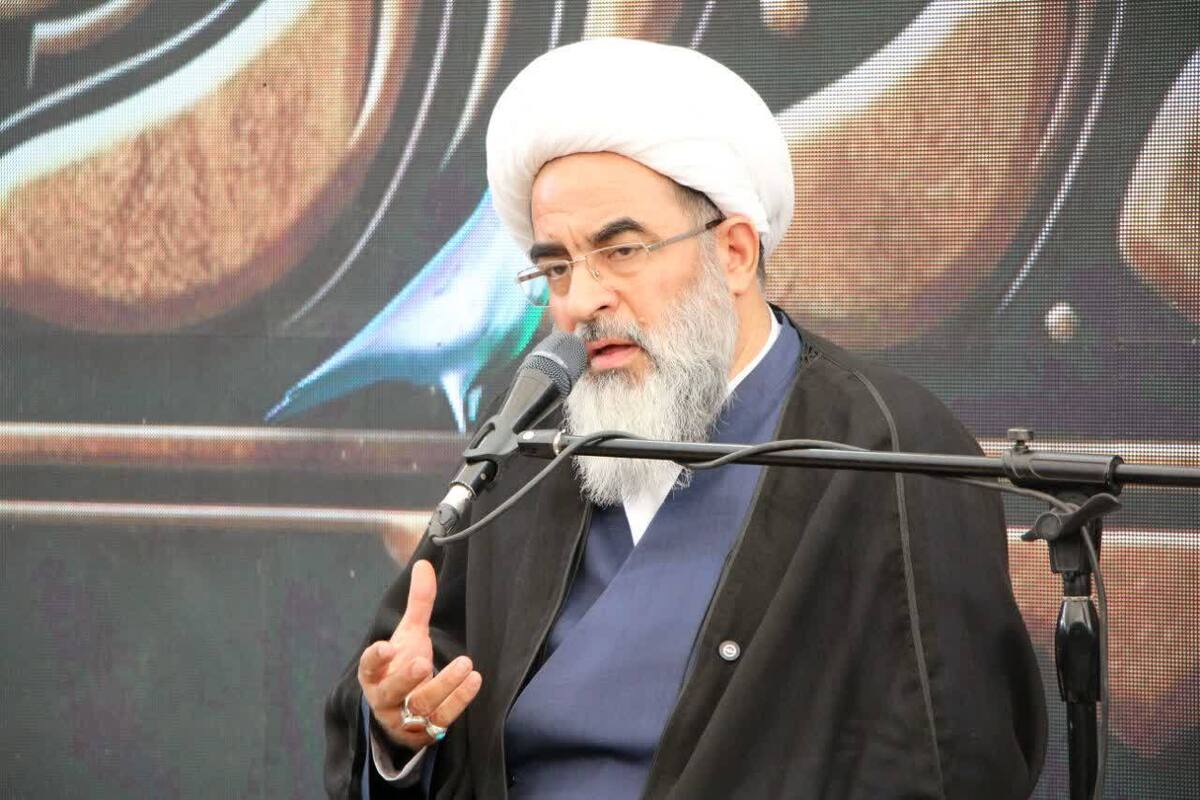 عظمت امروز ایران و ذلت آمریکا به برکت امامت و دین است