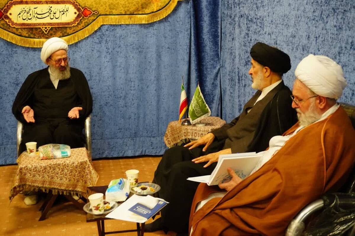 تقدیر آیت‌ الله فقیهی از خدمات دولت در جنگ اخیر و تأکید بر رفع مشکلات اقتصادی مردم
