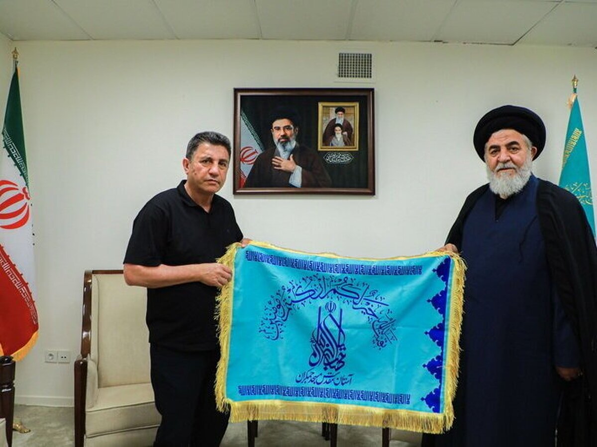 حضور سرمربی تیم ملی فوتبال ایران در مسجد جمکران + عکس