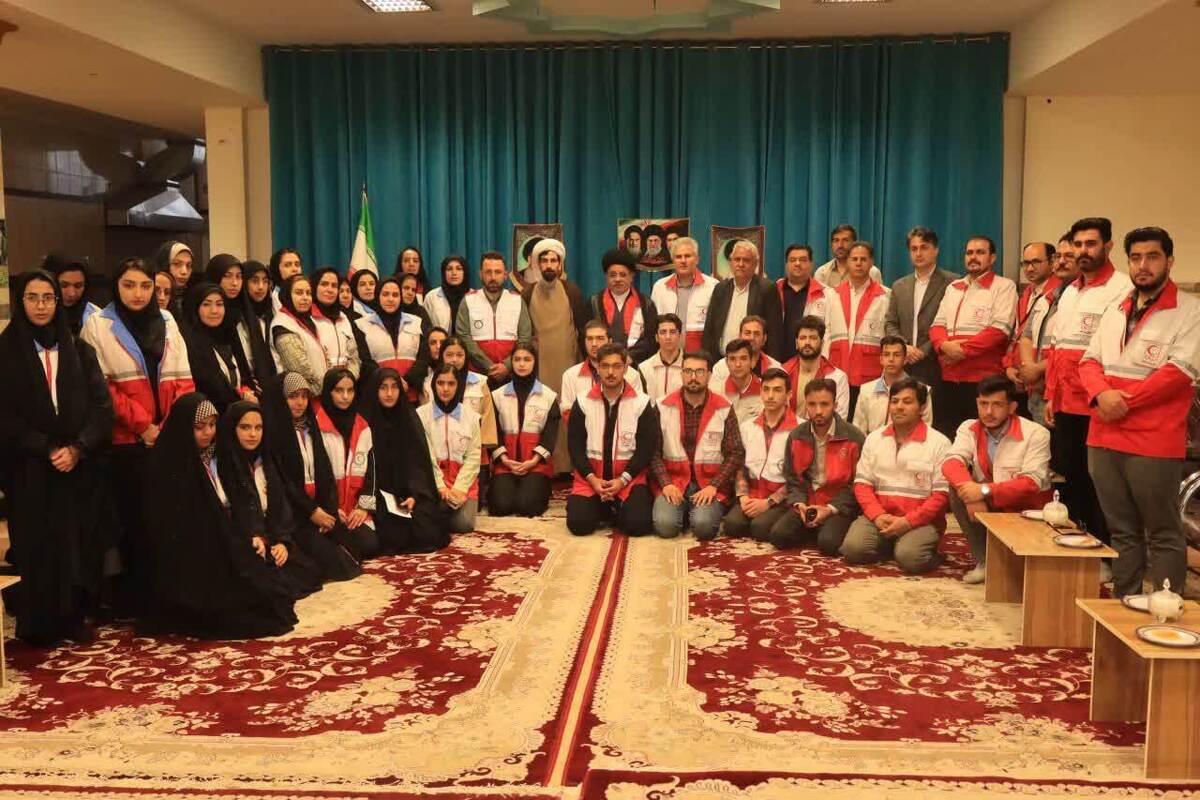 دیدار مسئولان و داوطلبان هلال‌احمر بناب با آیت‌الله سیدی