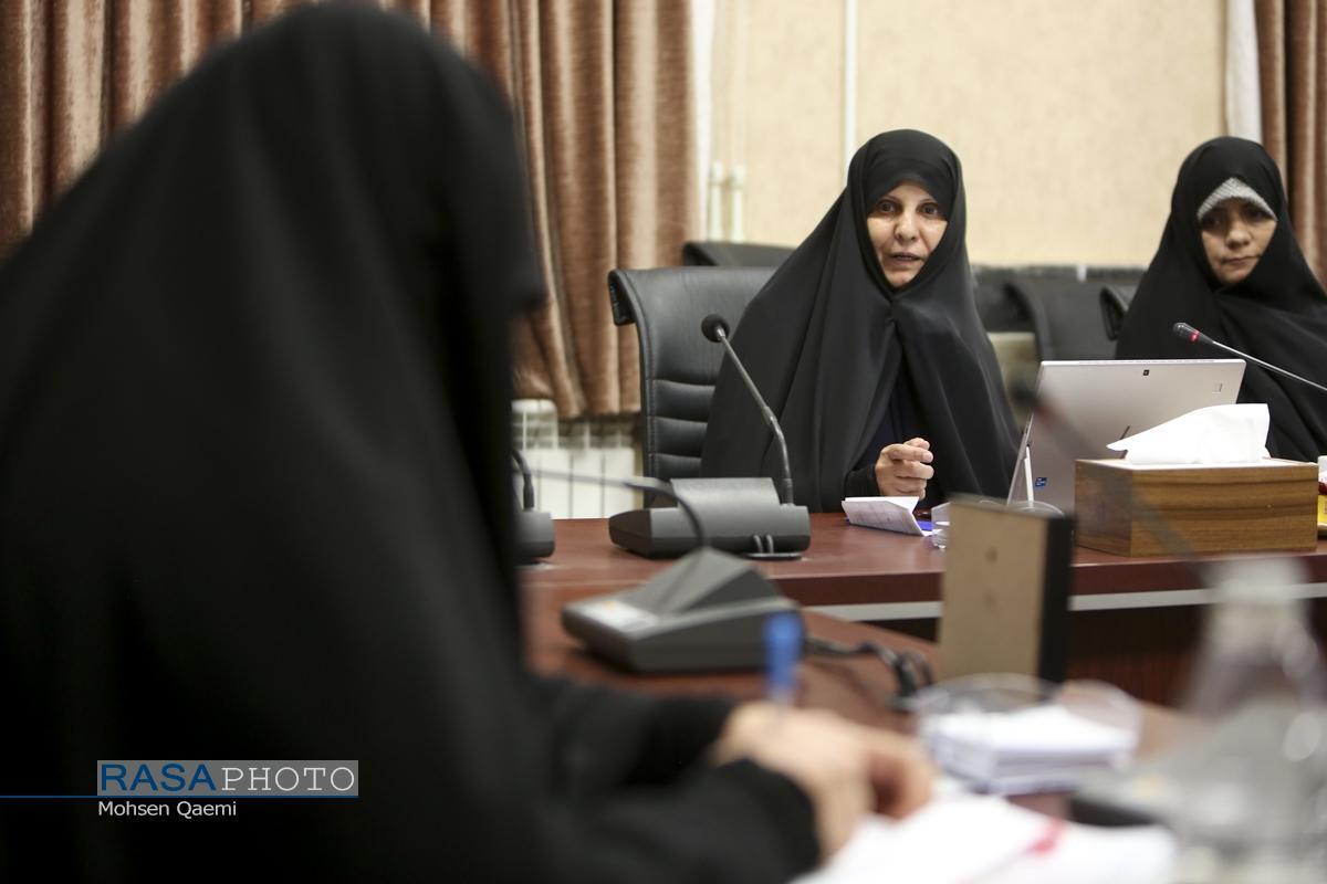 سبک زندگی اسلامی نیازمند توازن میان فرد و خانواده است سبک زندگی اسلامی نیازمند توازن میان فرد و خانواده است