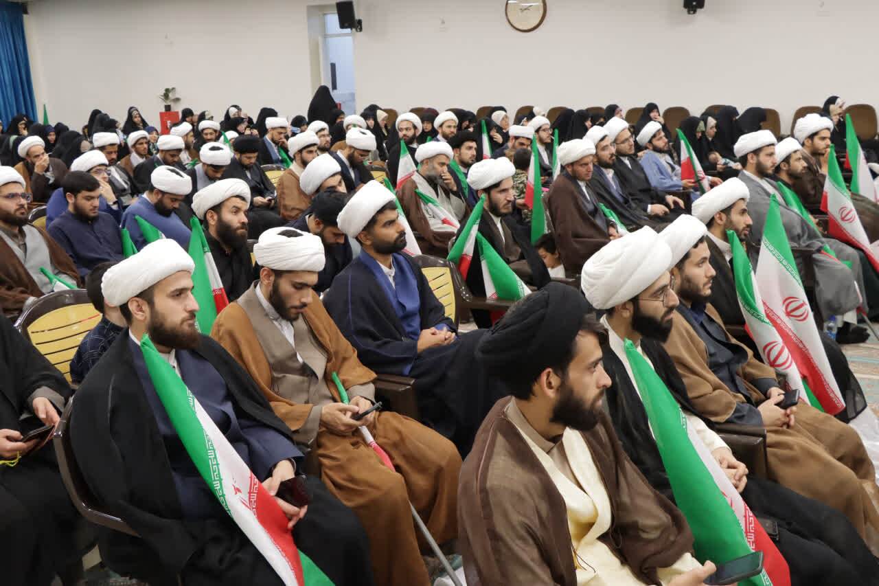 همایش تلبس «ردای بهشتی» ویژه طلاب جدیداللباس قم در جمکران برگزار شد همایش تلبس «ردای بهشتی» ویژه طلاب جدیداللباس قم در جمکران برگزار شد