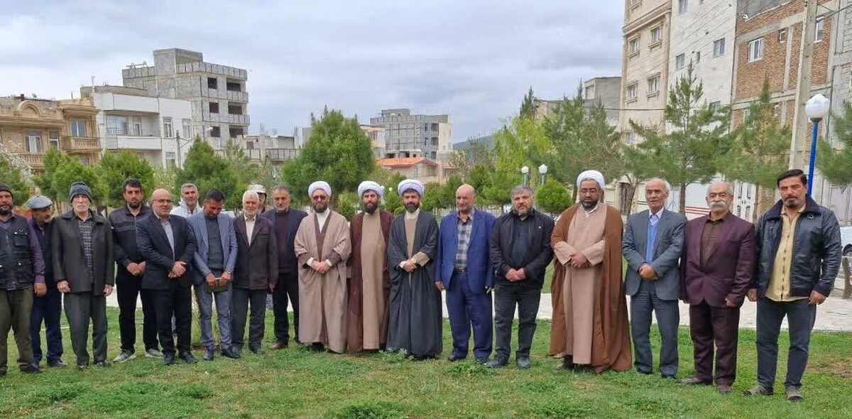 کاشت ۲۰۰ اصله نهال مثمر در اهر به نیابت از شهدا+ تصاویر