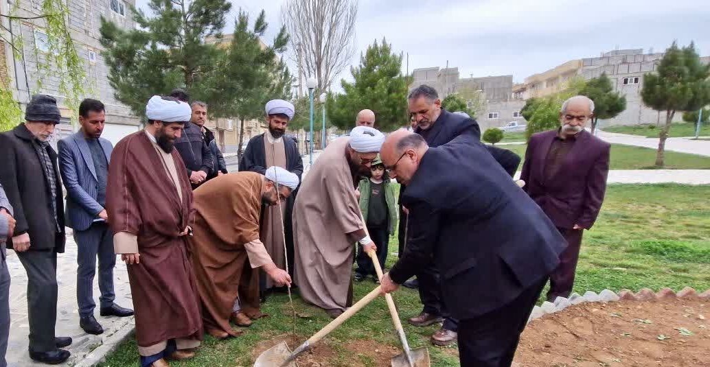کاشت ۲۰۰ اصله نهال مثمر در اهر به نیابت از شهدا+ تصاویر کاشت ۲۰۰ اصله نهال مثمر در اهر به نیابت از شهدا+ تصاویر