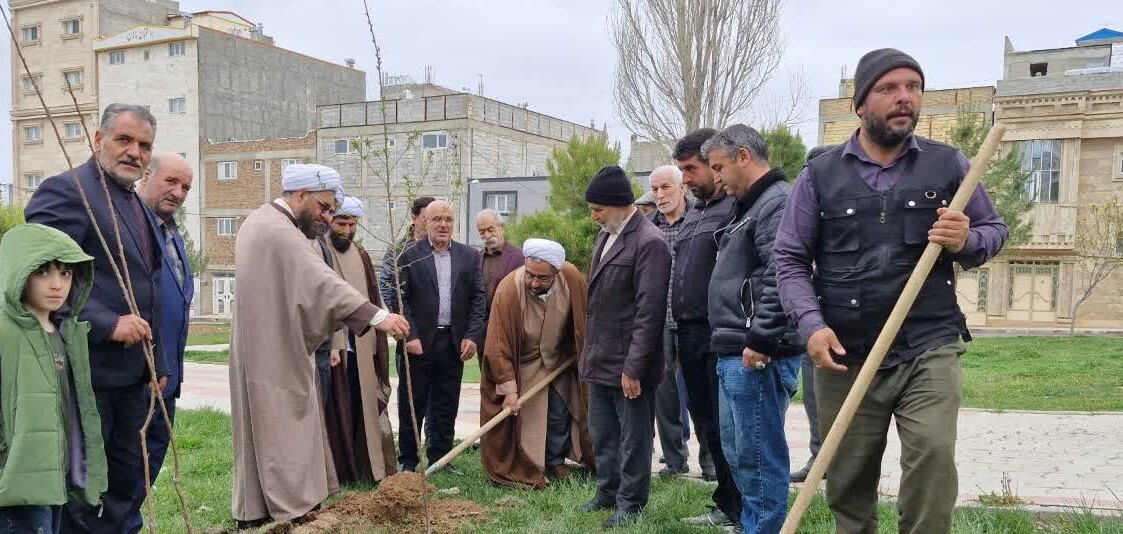 کاشت ۲۰۰ اصله نهال مثمر در اهر به نیابت از شهدا+ تصاویر کاشت ۲۰۰ اصله نهال مثمر در اهر به نیابت از شهدا+ تصاویر