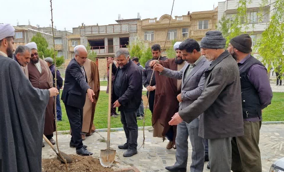 کاشت ۲۰۰ اصله نهال مثمر در اهر به نیابت از شهدا+ تصاویر کاشت ۲۰۰ اصله نهال مثمر در اهر به نیابت از شهدا+ تصاویر