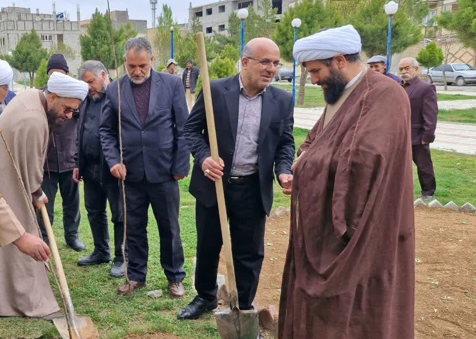 کاشت ۲۰۰ اصله نهال مثمر در اهر به نیابت از شهدا+ تصاویر کاشت ۲۰۰ اصله نهال مثمر در اهر به نیابت از شهدا+ تصاویر