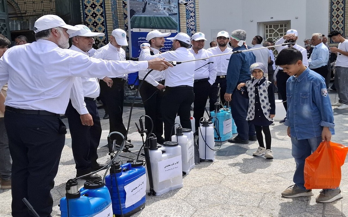کاروان  «نهضت پرچم‌دوزی» کاشان وارد مشهد مقدس شد