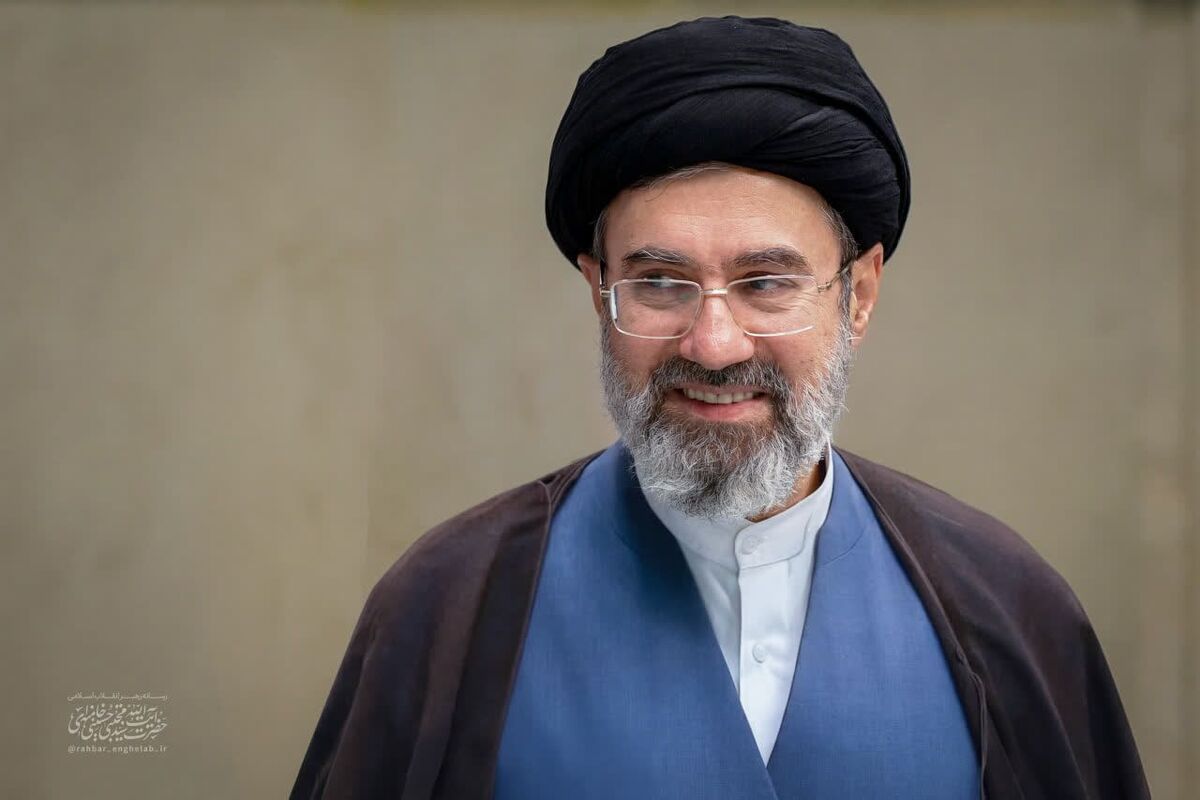 ابلاغ پیام رهبر انقلاب به خانواده شهدای مدرسه میناب