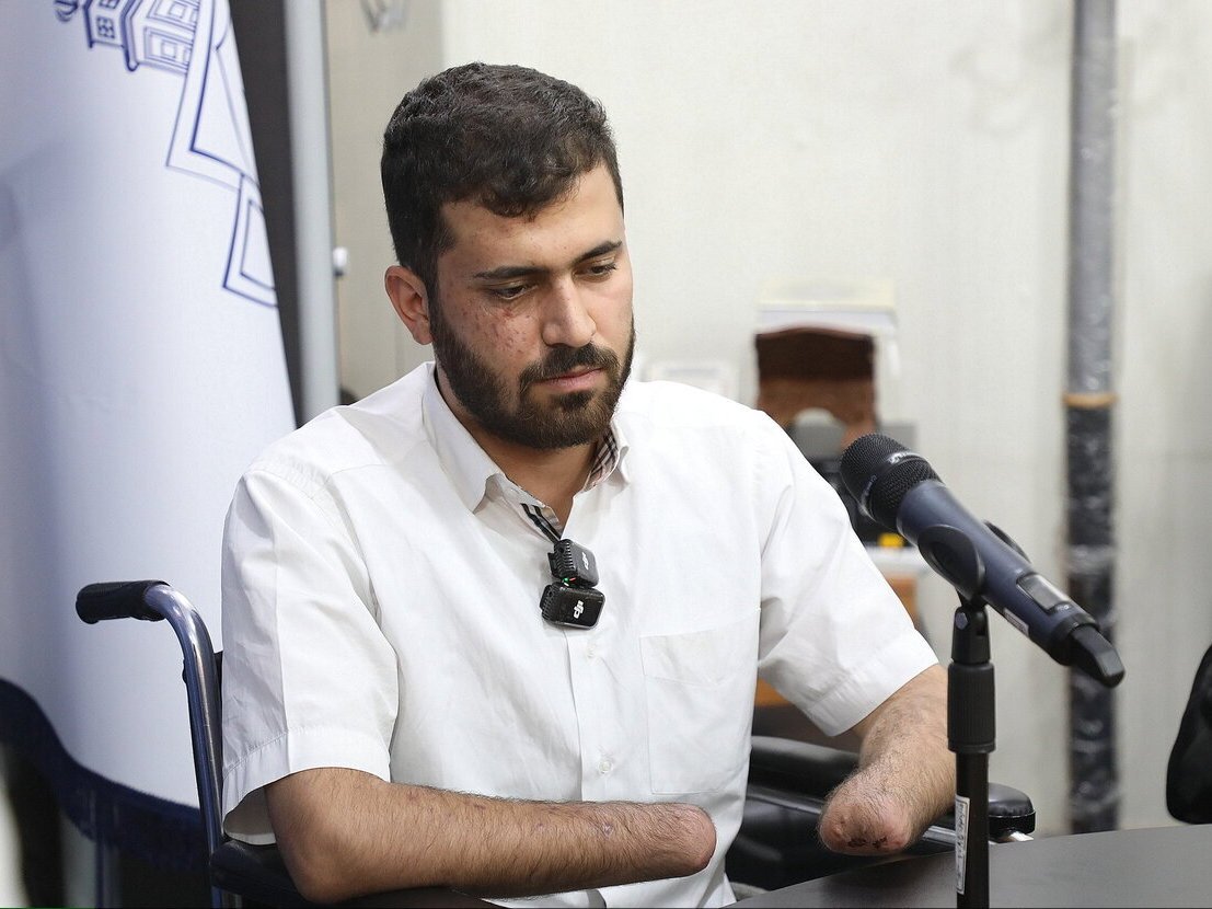 تقدیر و تکریم جانباز دهه هشتادی جنگ رمضان در مجمع نمایندگان طلاب قم