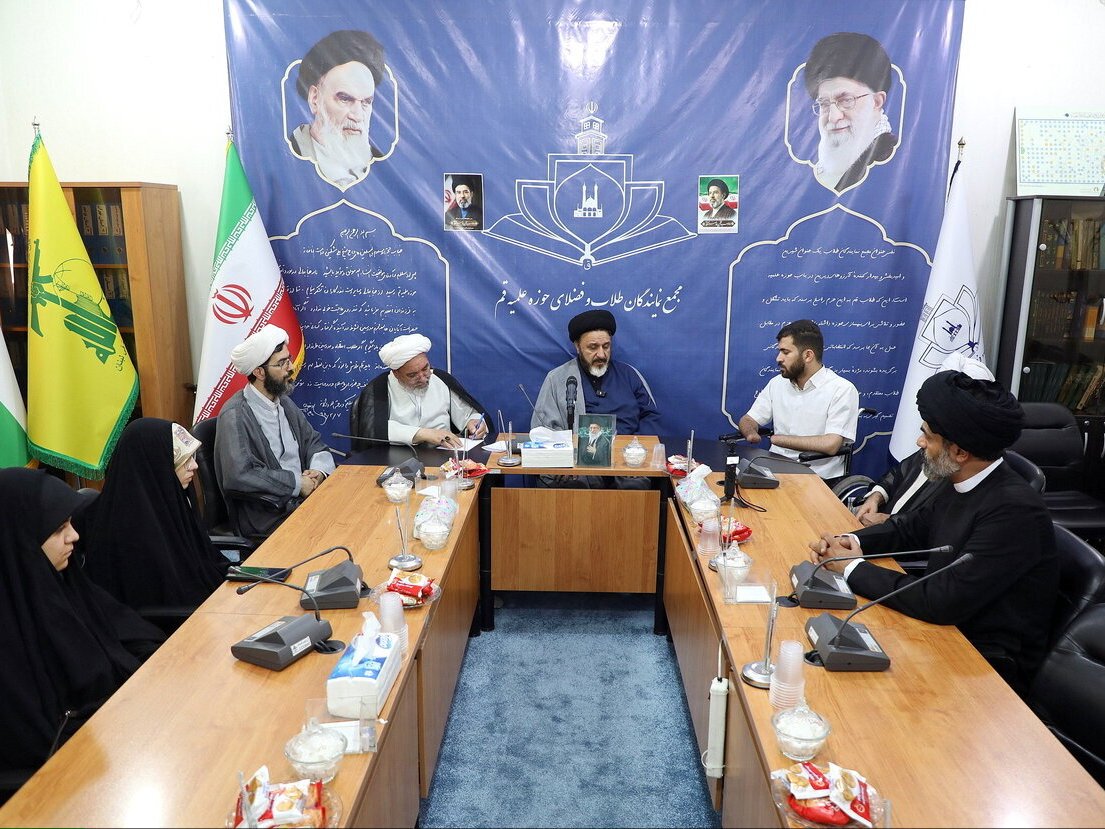 تقدیر و تکریم جانباز دهه هشتادی جنگ رمضان در مجمع نمایندگان طلاب قم