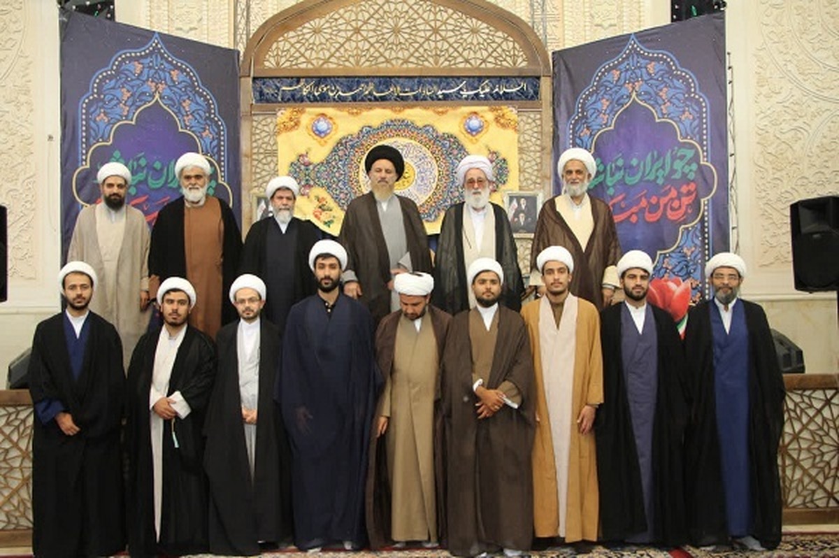 عمامه‌گذاری جمعی از طلاب مدرسه علمیه منصوریه شیراز