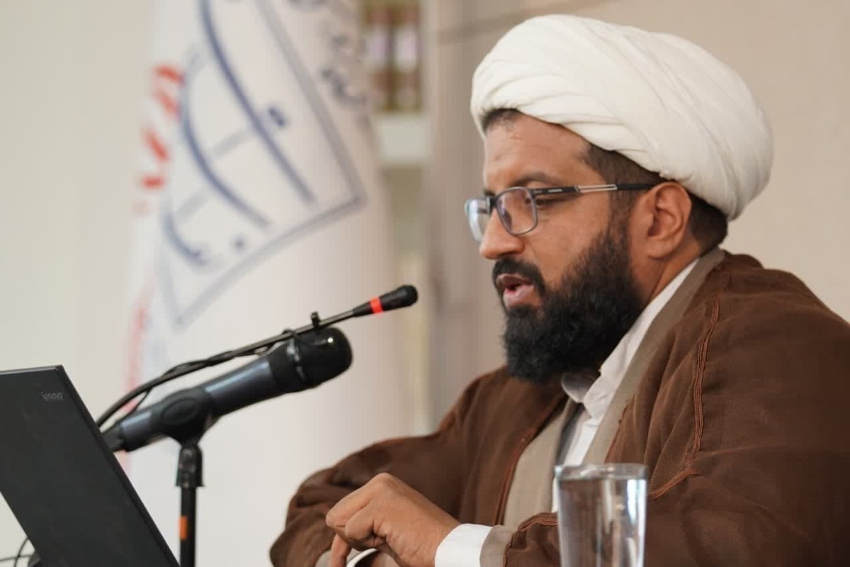 تحریف امام یعنی حفظ نام امام و تغییر مبانی مکتب ایشان