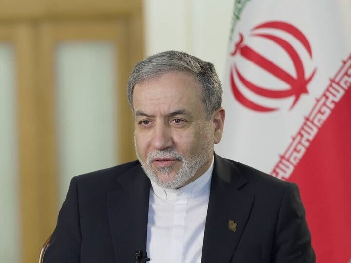 ایران پایگاه‌های آمریکا در منطقه را به آتش کشید