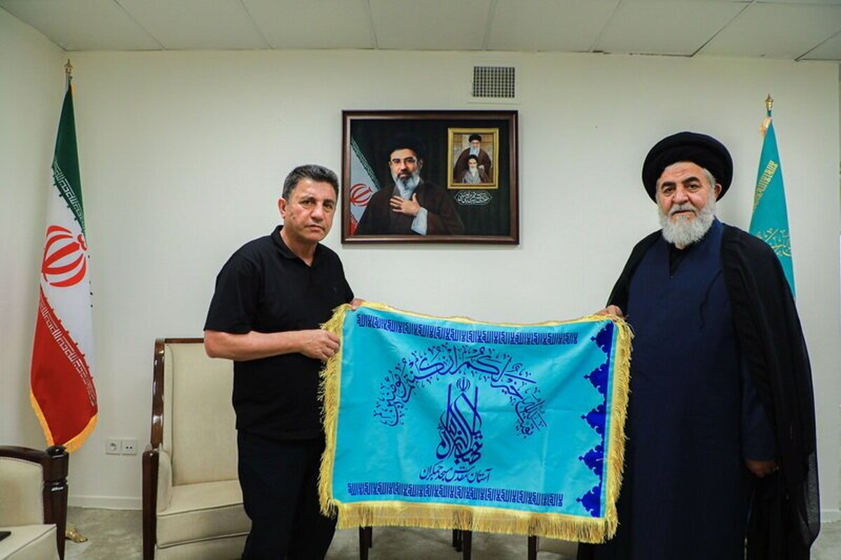 پرچمی که از قم راهی آمریکا شد