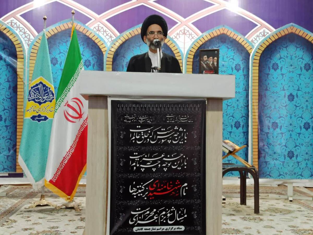 هیچکس نباید جلوتر از ولی فقیه حرکت کند