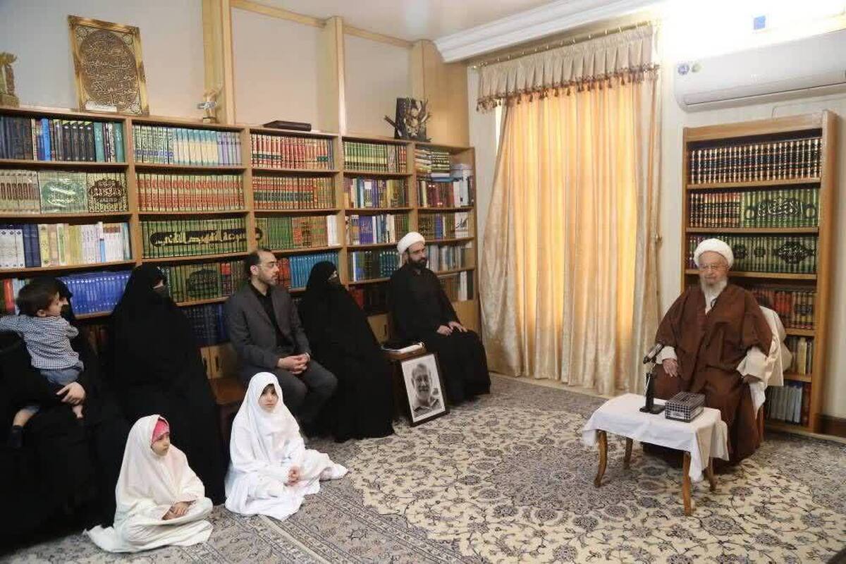 دیدار خانواده شهید لاریجانی با آیت الله مکارم شیرازی