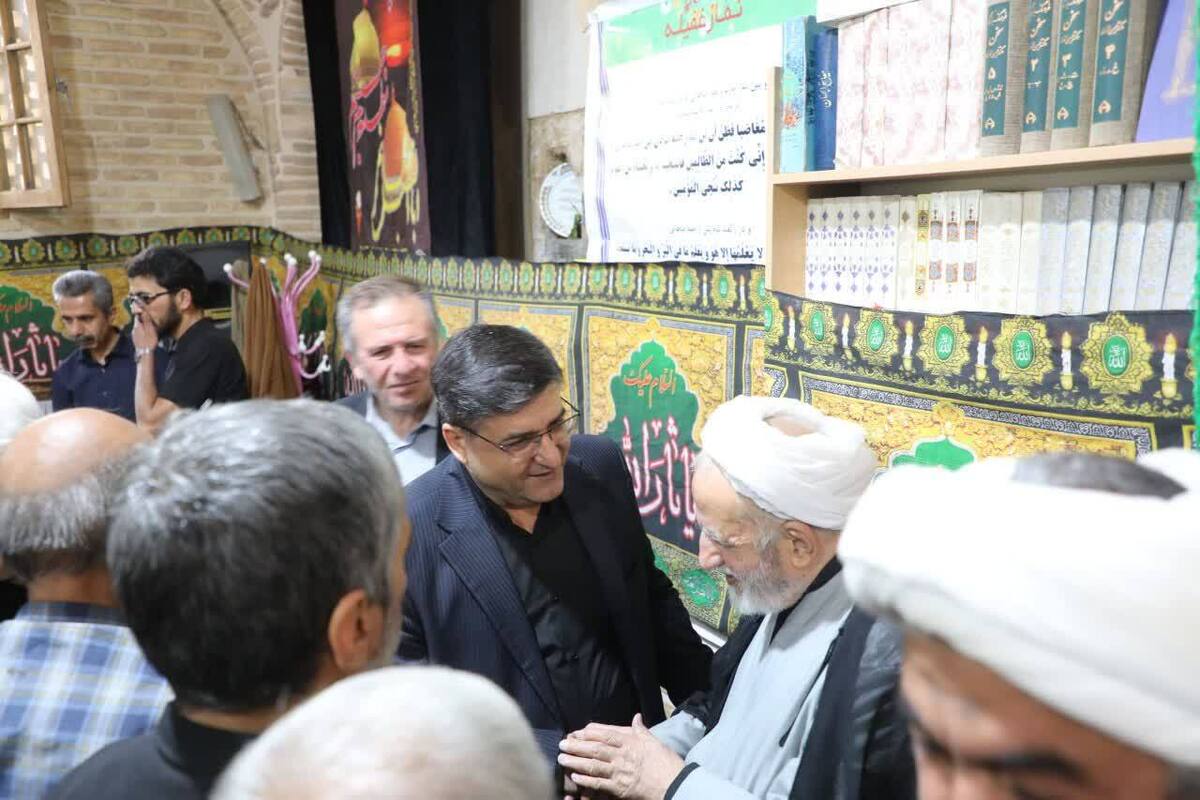 حضور استاندار در آیین عزای حسینی در قلب معنوی بازار شهرکرد + عکس