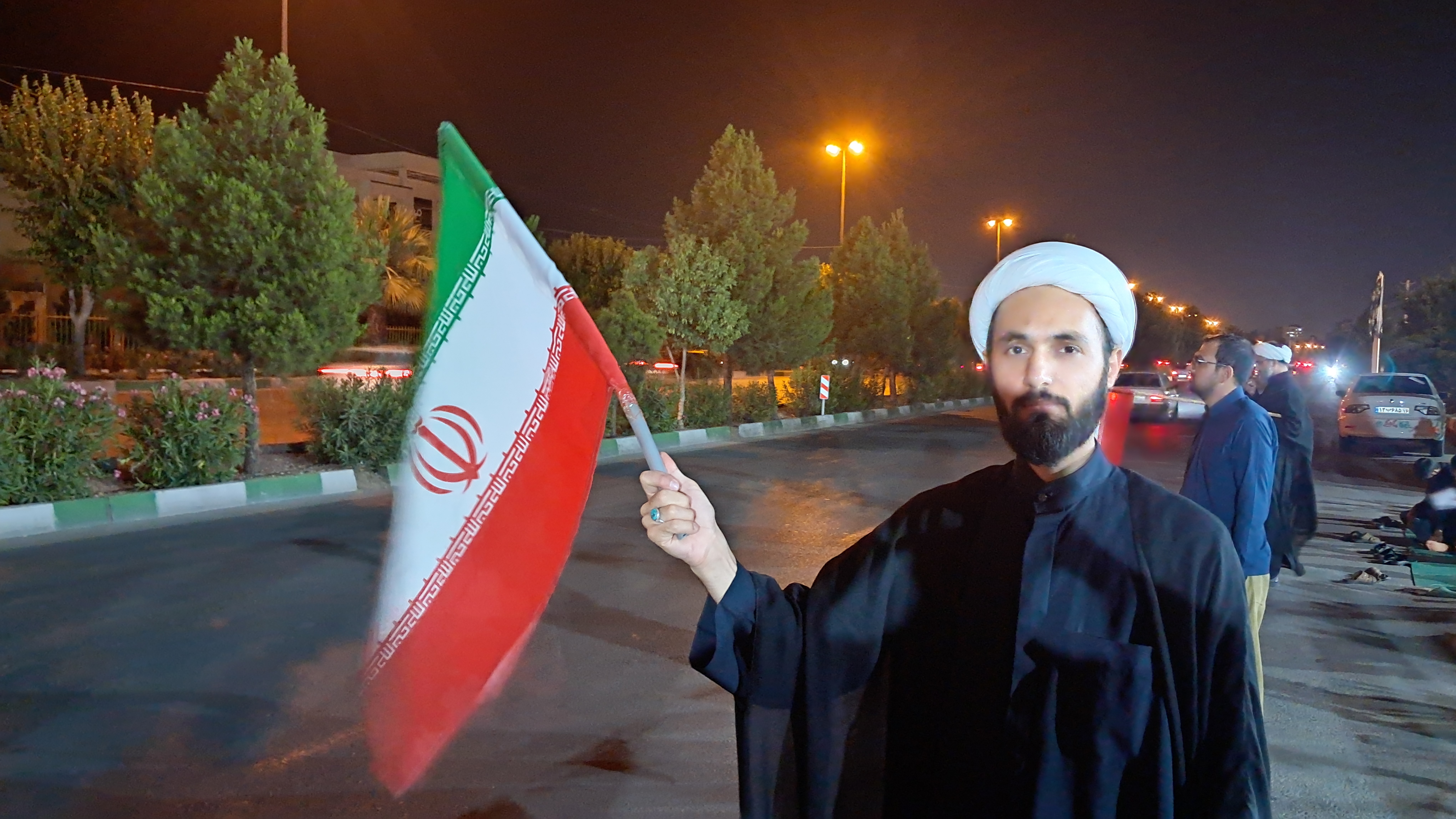 پرچمگردانی طلاب شهرک مهدیه قم پرچمگردانی طلاب شهرک مهدیه قم