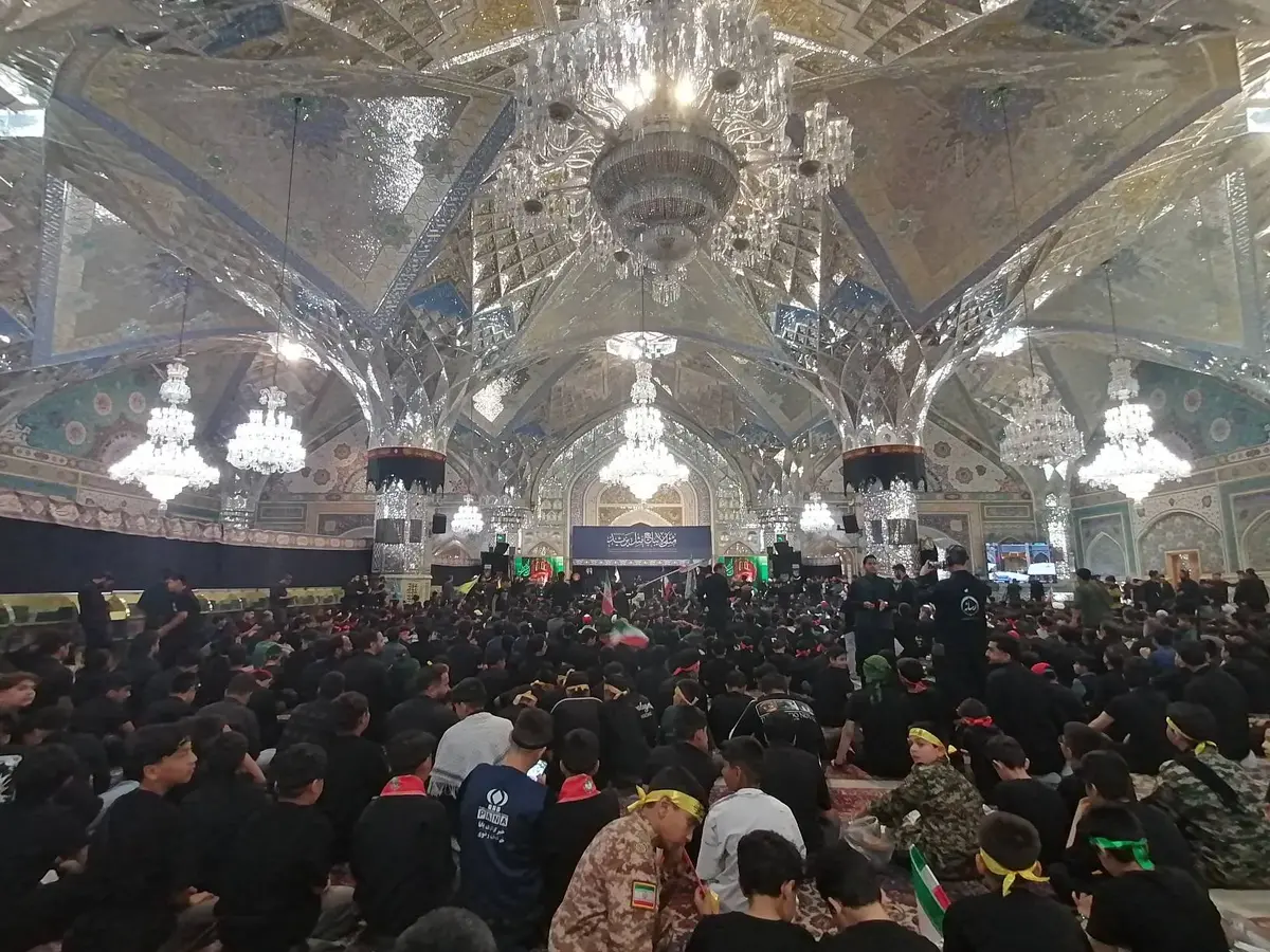 طنین «احلی من العسل» در رواق امام خمینی حرم رضوی