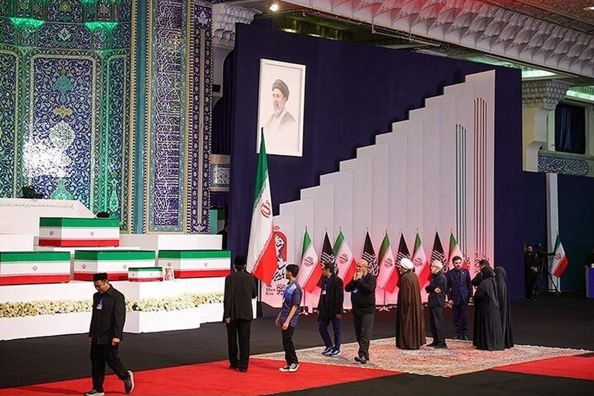ادای احترام مهمانان و مسئولان خارجی به پیکر امام شهید + فیلم و تصاویر
