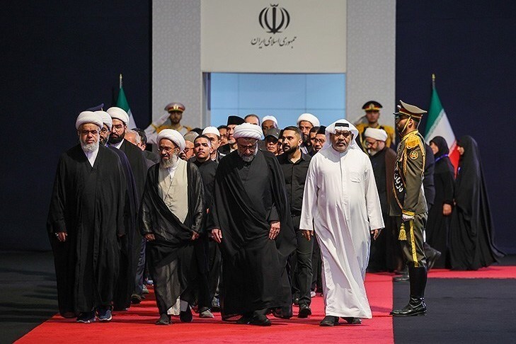 کامل نیست/ ادای احترام مهمانان و مسئولان خارجی به پیکر امام شهید