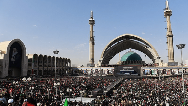 گزارشی از مراسم مردمی وداع با آقای شهید ایران گزارشی از مراسم مردمی وداع با آقای شهید ایران