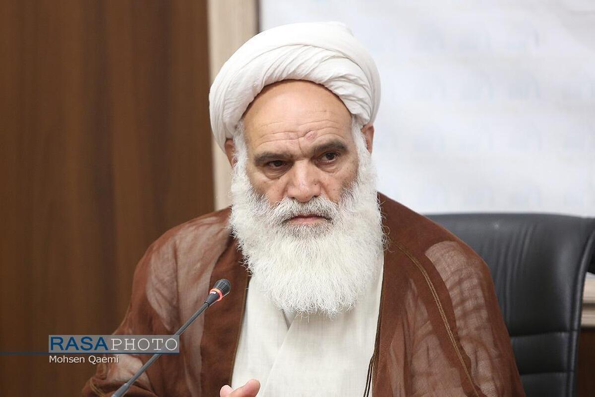 مکتب انقلاب اسلامی با صلابت بیشتری ایستاده است/ تداوم راه امام حسین (ع) در تشییع رهبر شهید