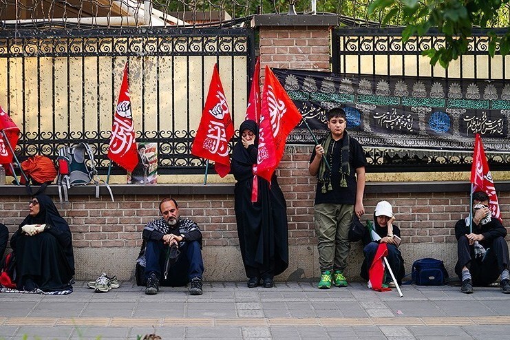 م// آسمان تهران هم برای قاب گرفتن مردم کوچک بود م// آسمان تهران هم برای قاب گرفتن مردم کوچک بود
