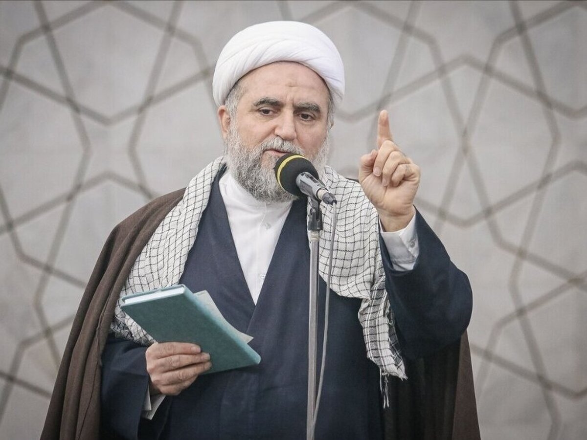 ائمه جماعات ظرفیت‌های علمی و تبلیغی حوزه های علمیه را به محلات منتقل کنند