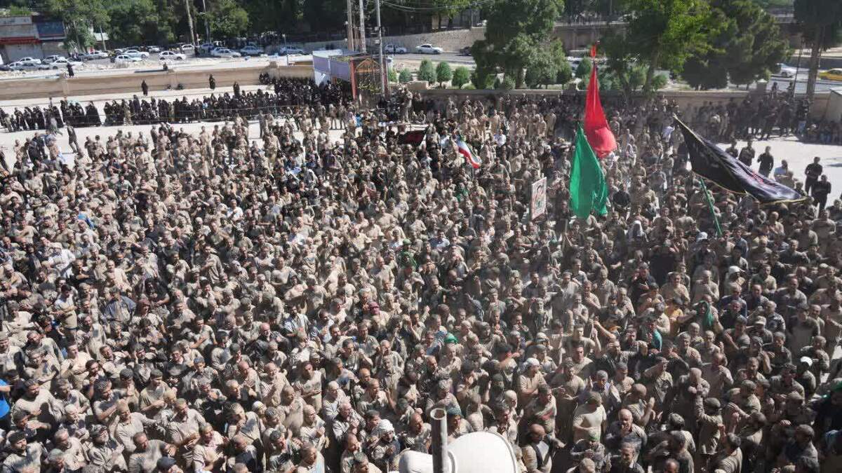 آیین باشکوه گل‌مالی در خرم‌آباد هم‌زمان با عاشورای حسینی برگزار شد