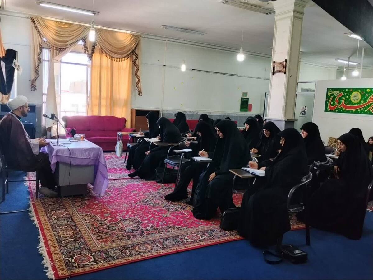 نشست تخصصی مبلغان و مداحان در میانه با محور تبلیغ مؤثر و روایت‌گری محرم برگزار شد