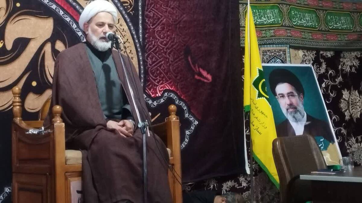 در جامعه‌ای که نماز اقامه می‌شود نباید هیچ منکر و فسادی باشد