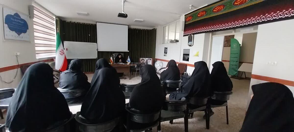بررسی الگوی راهبری حضرت زینب در نشست علمی پژوهشی حوزه
