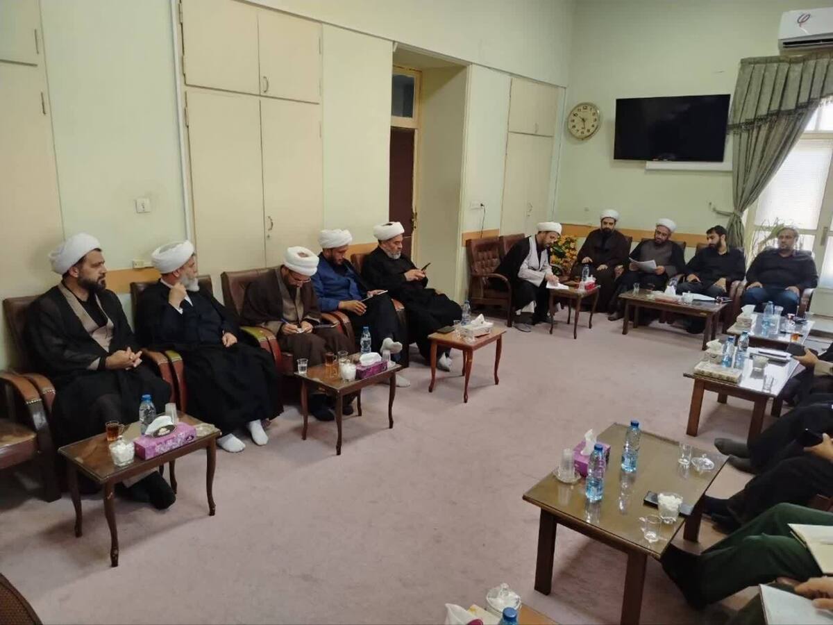 نشست هماهنگی اعزام طلاب و روحانیون فارس به مراسم تشییع قائد شهید