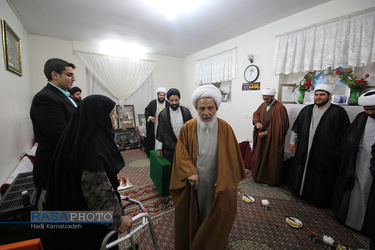 دیدار و تکریم خانواده شهدا با حضور جمعی از طلاب در بیرجند‎