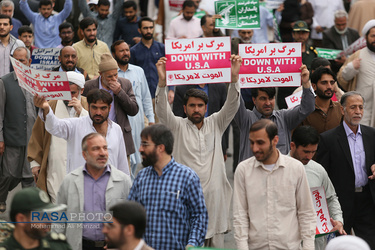 راه پیمایی نمازگزاران جمعه قم در حمایت از سپاه