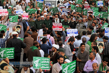 راه پیمایی نمازگزاران جمعه قم در حمایت از سپاه