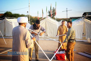 آماده سازی اردوگاه اسکان سیل زدگان توسط طلاب جهادی