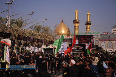 نمایی از حرم حضرت ابالفضل العباس (ع) از بین الحرمین | حضور میلیونی زائران حضرت اباعبد الله الحسین در کربلا