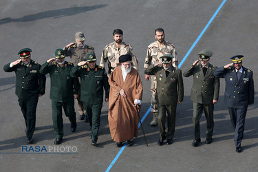 مراسم دانش‌آموختگی دانشجویان دانشگاههای افسری ارتش در دانشگاه خاتم‌الانبیاء(ص) با حضور رهبر انقلاب